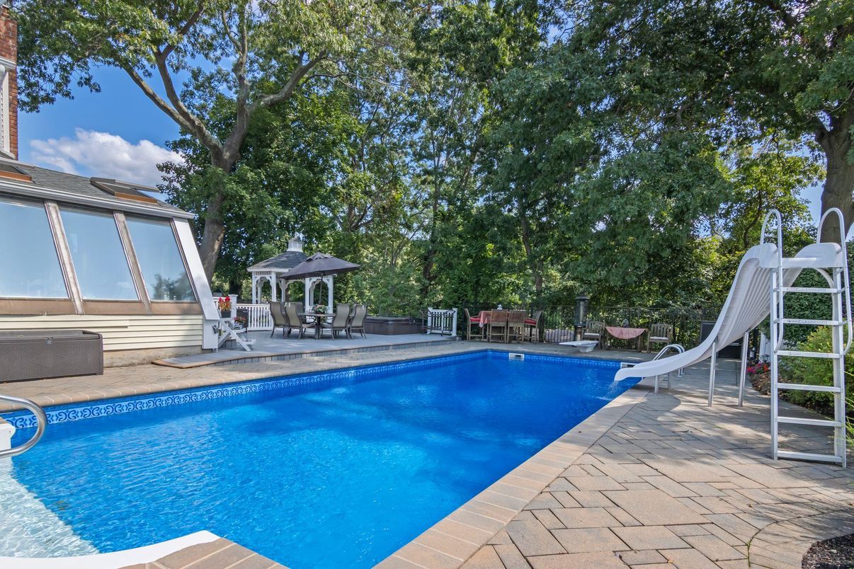 Exterior, Pool