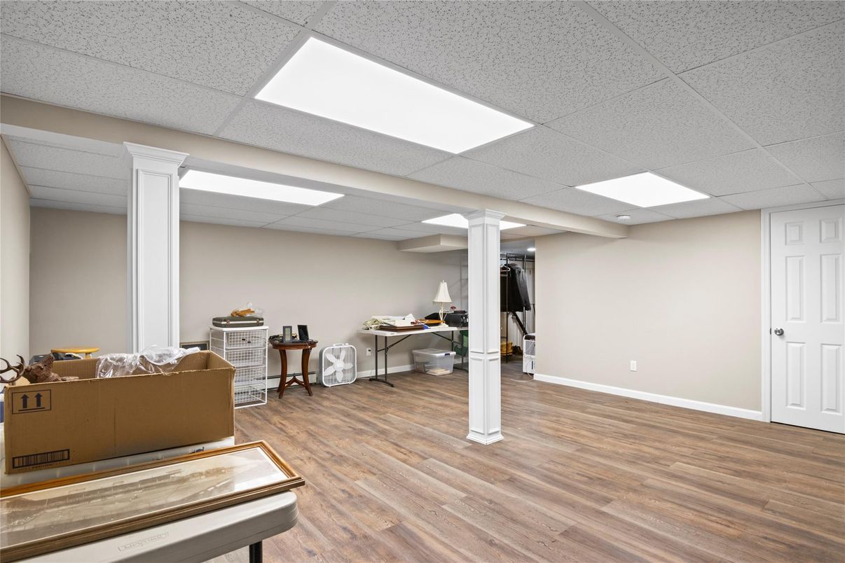 Interior, Recessed Lighting, Wood Texture Flooring