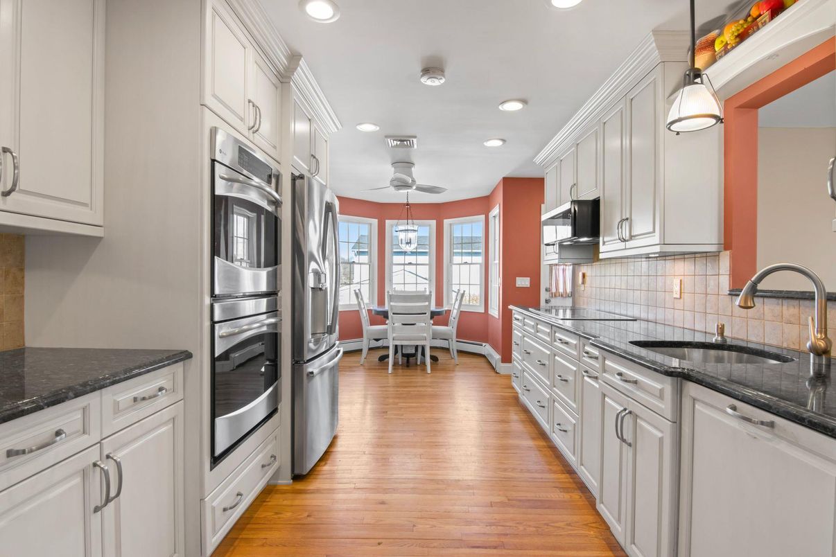 Dining room, Interior, Kitchen, Pendant Lights, Recessed Lighting, Wood Texture Flooring