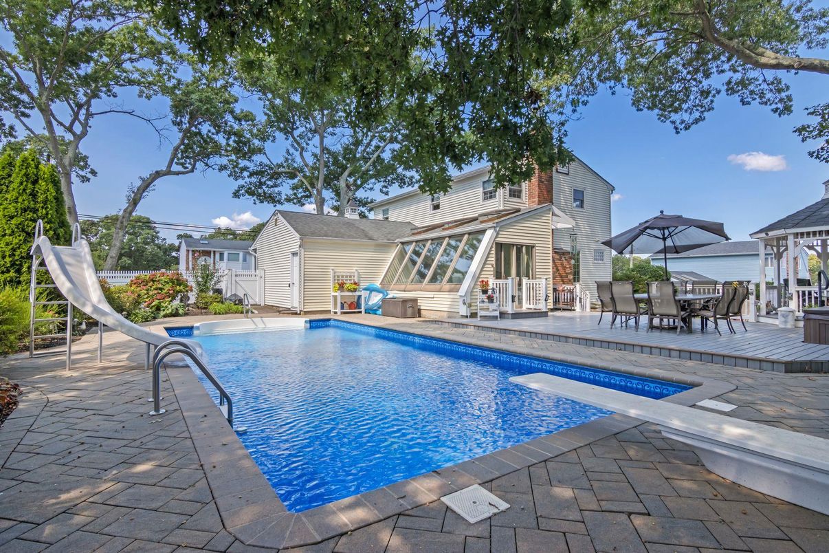 Exterior, Pool