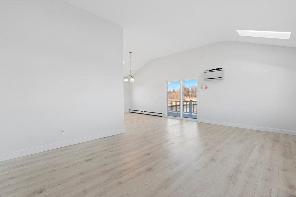 Empty room, Interior, Pendant Lights, Wood Texture Flooring