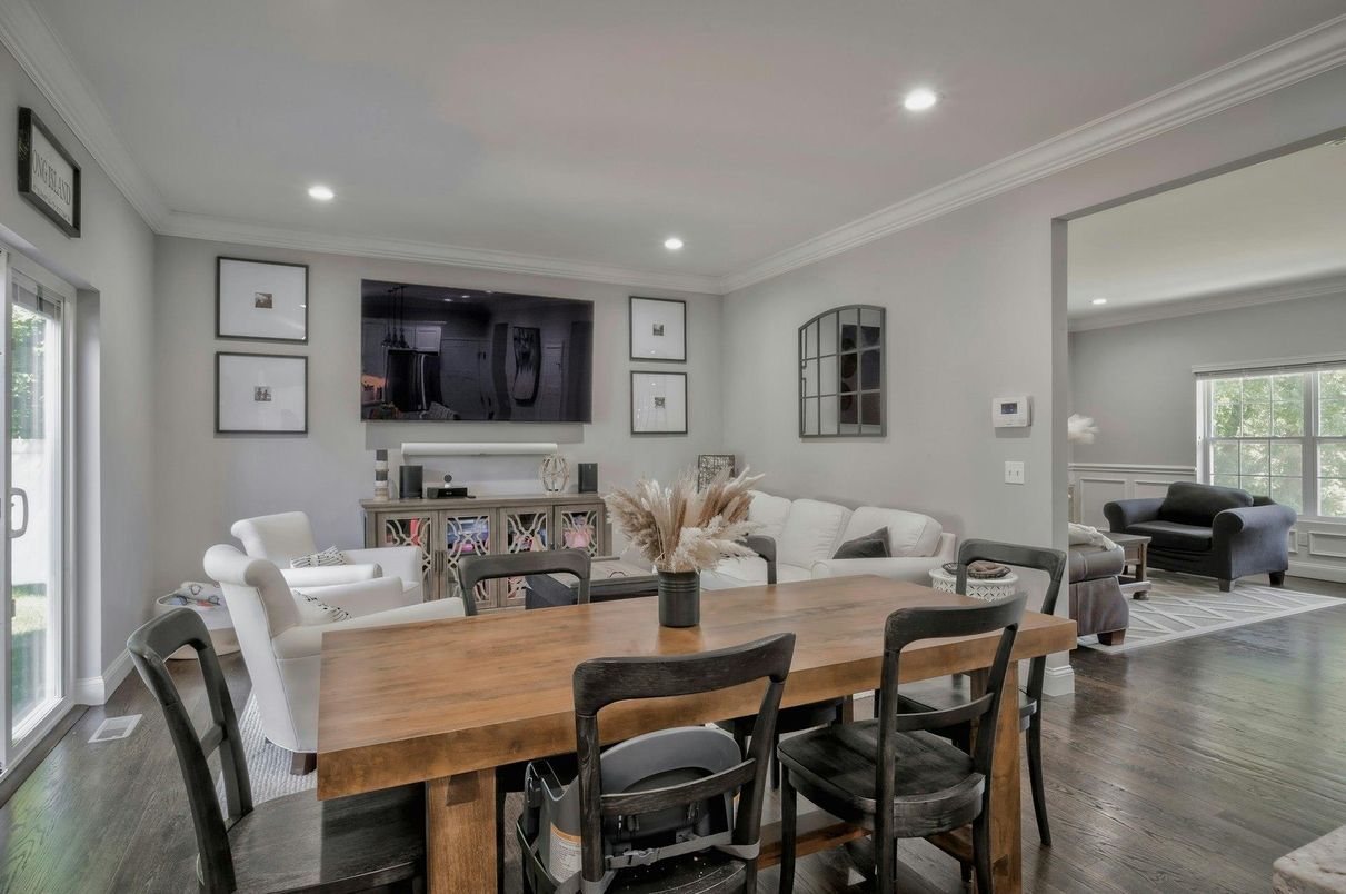 Dining room, Interior, Living room, Recessed Lighting, Wood Texture Flooring