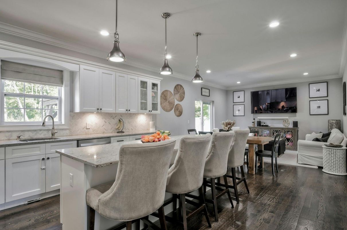 Dining room, Interior, Kitchen, Pendant Lights, Recessed Lighting, Wood Texture Flooring