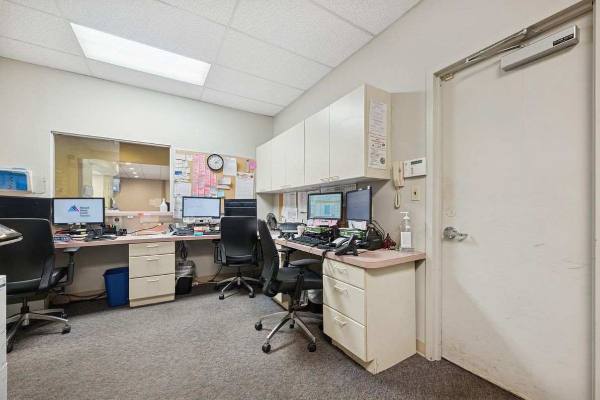 Home Office, Interior