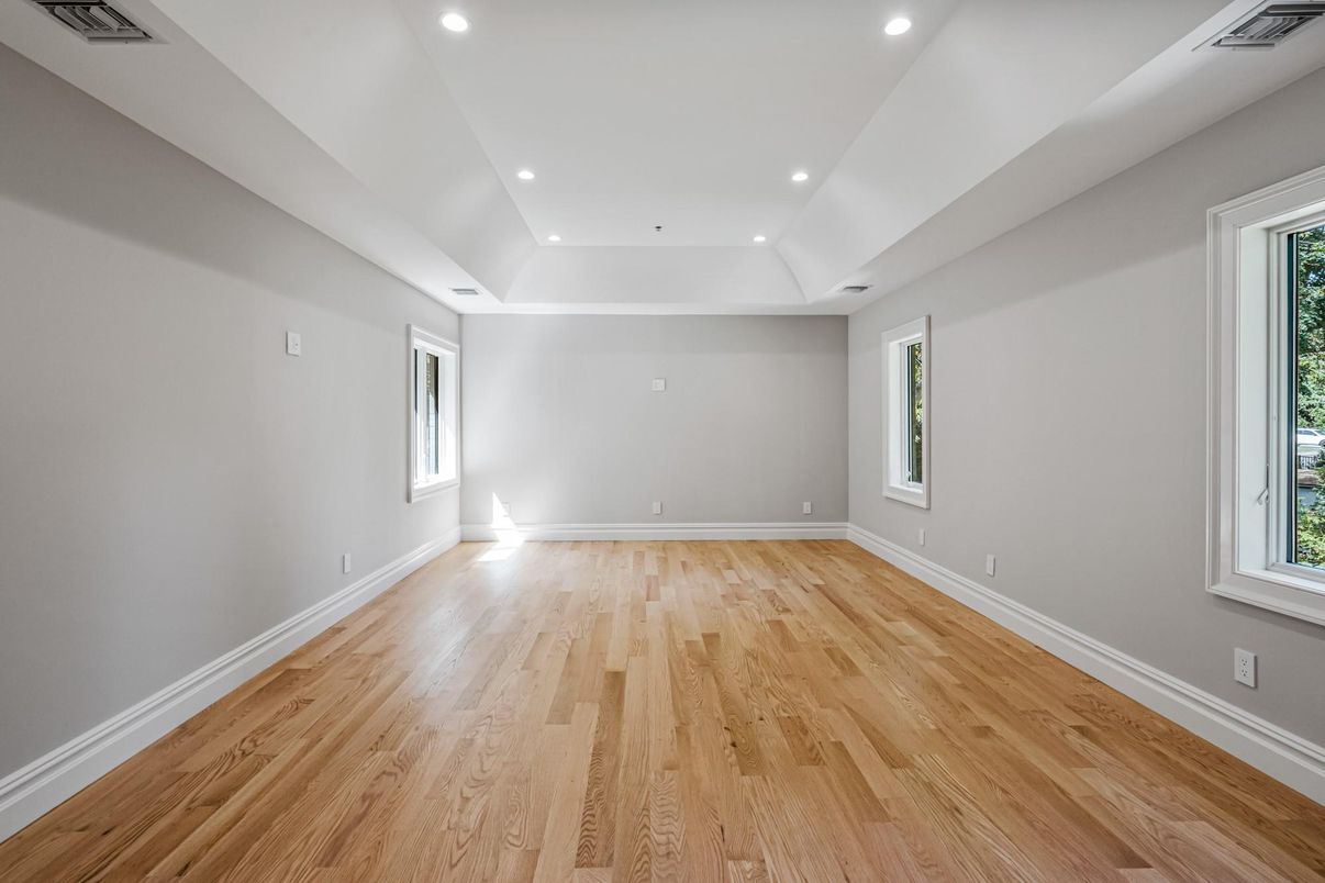 Empty room, Interior, Recessed Lighting, Wood Texture Flooring