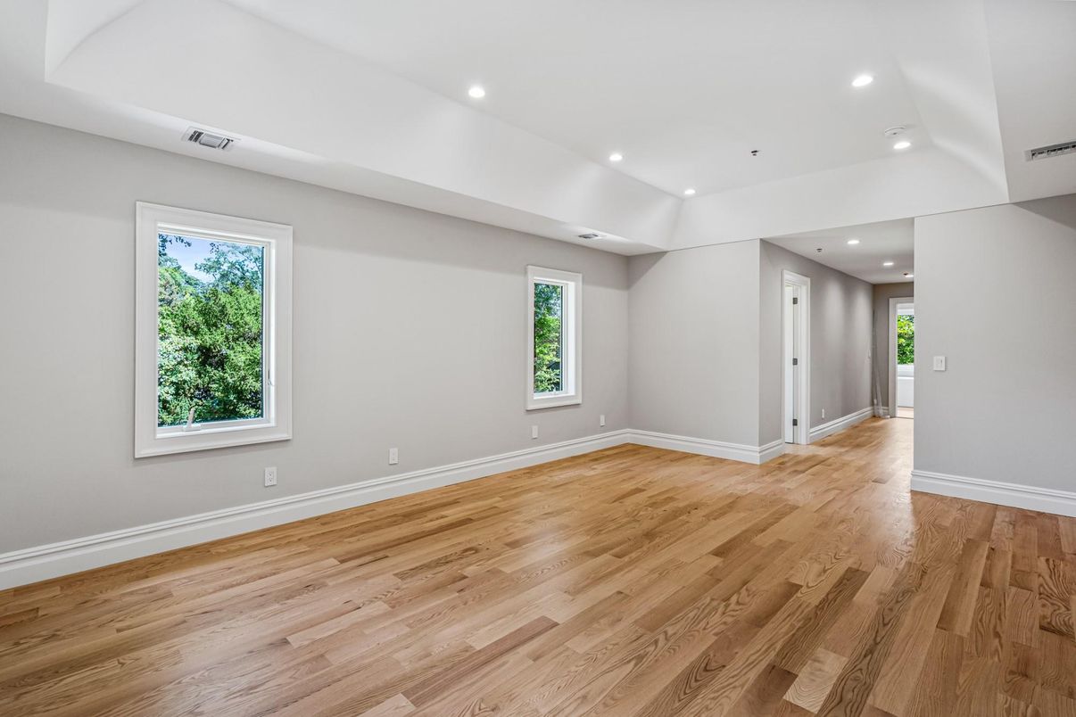 Empty room, Interior, Recessed Lighting, Wood Texture Flooring