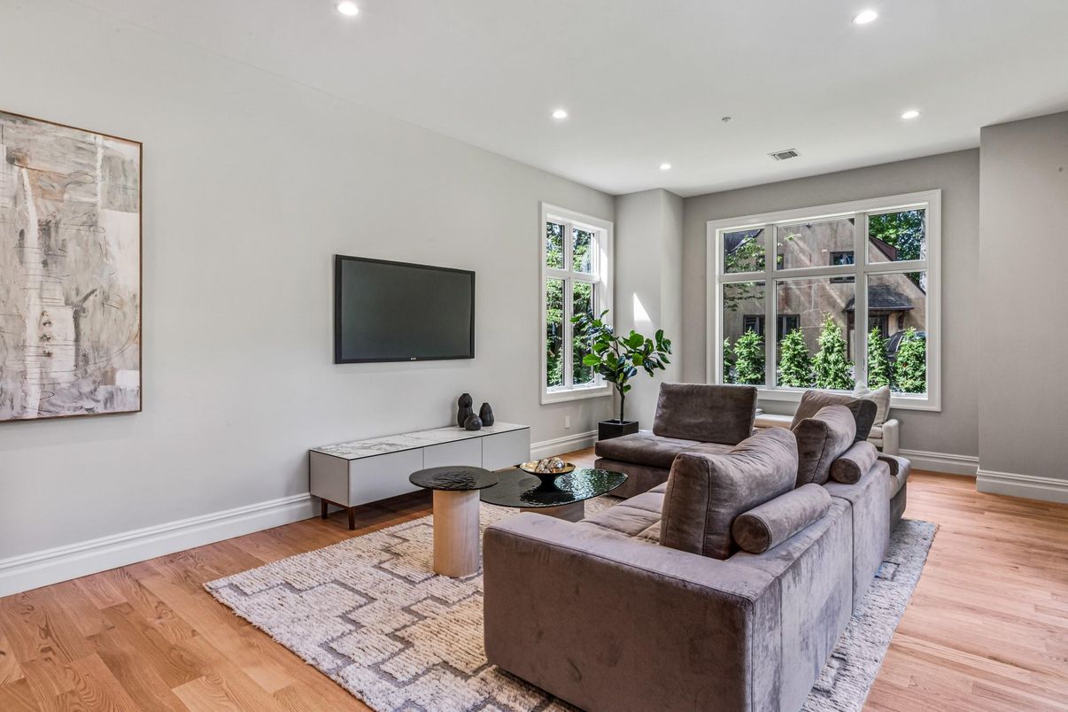 Interior, Living room, Recessed Lighting, Wood Texture Flooring