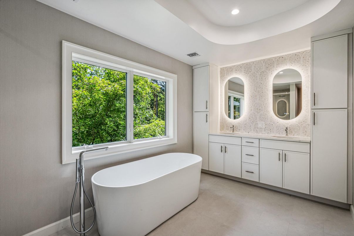 Bathroom, Dual Sink Vanities, Free Standing Baths, Interior, Recessed Lighting