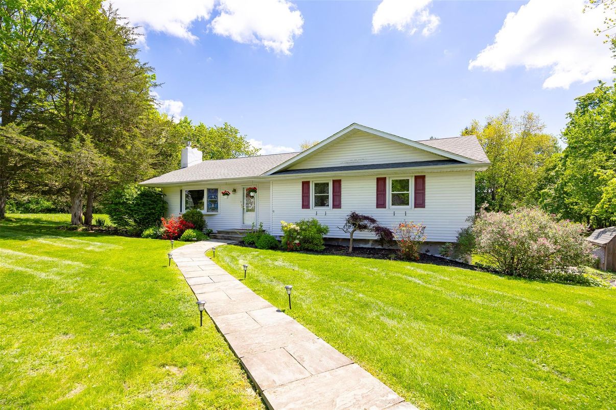 Backyard, Exterior, Facade, Ranch