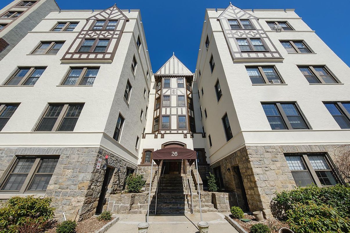 Exterior, Facade, Rowhouse