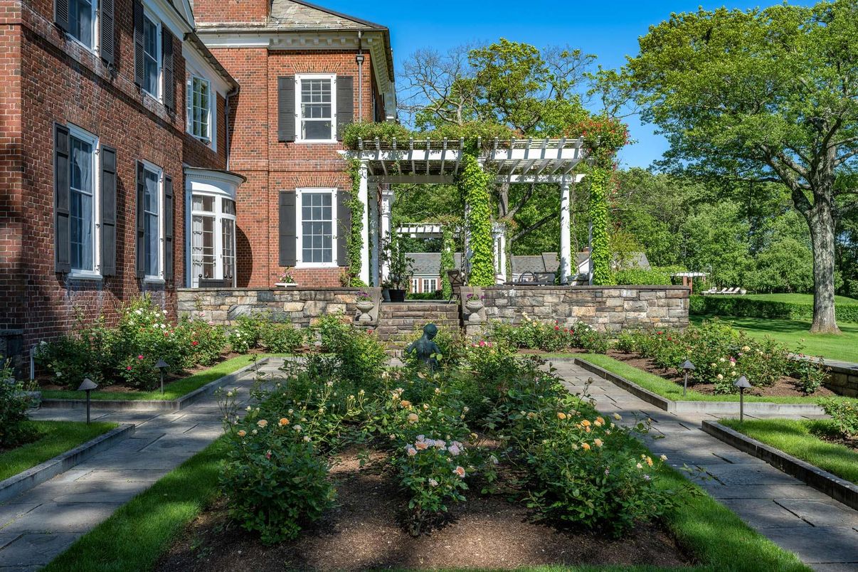 Exterior, Facade, Brick Facade, Georgian