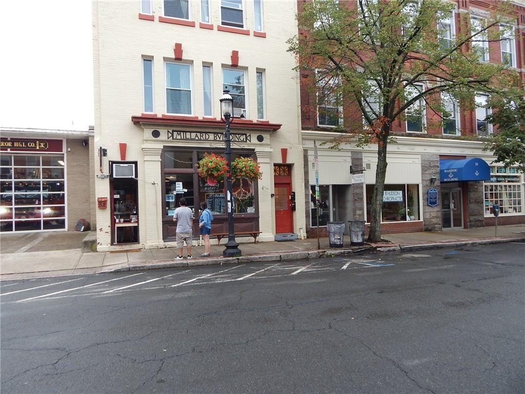 Exterior, Facade, Rowhouse