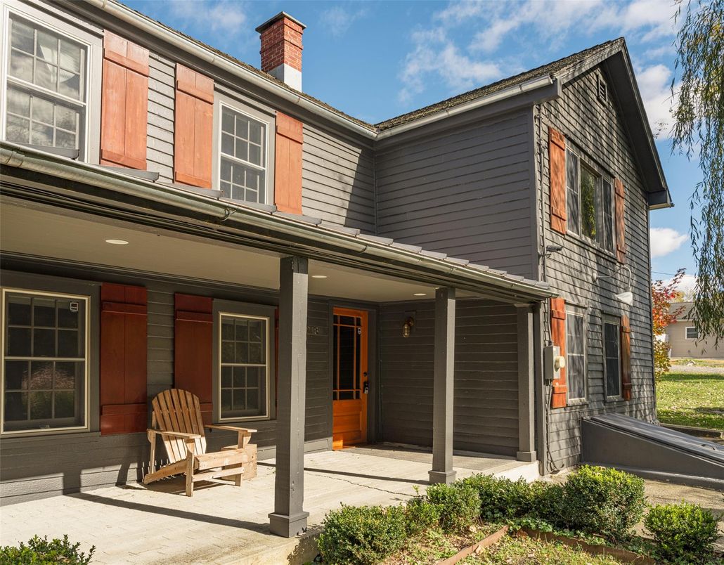Exterior, Facade, None