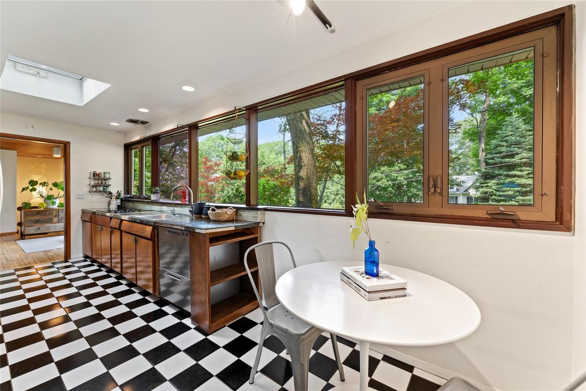Dining room, Interior, Recessed Lighting