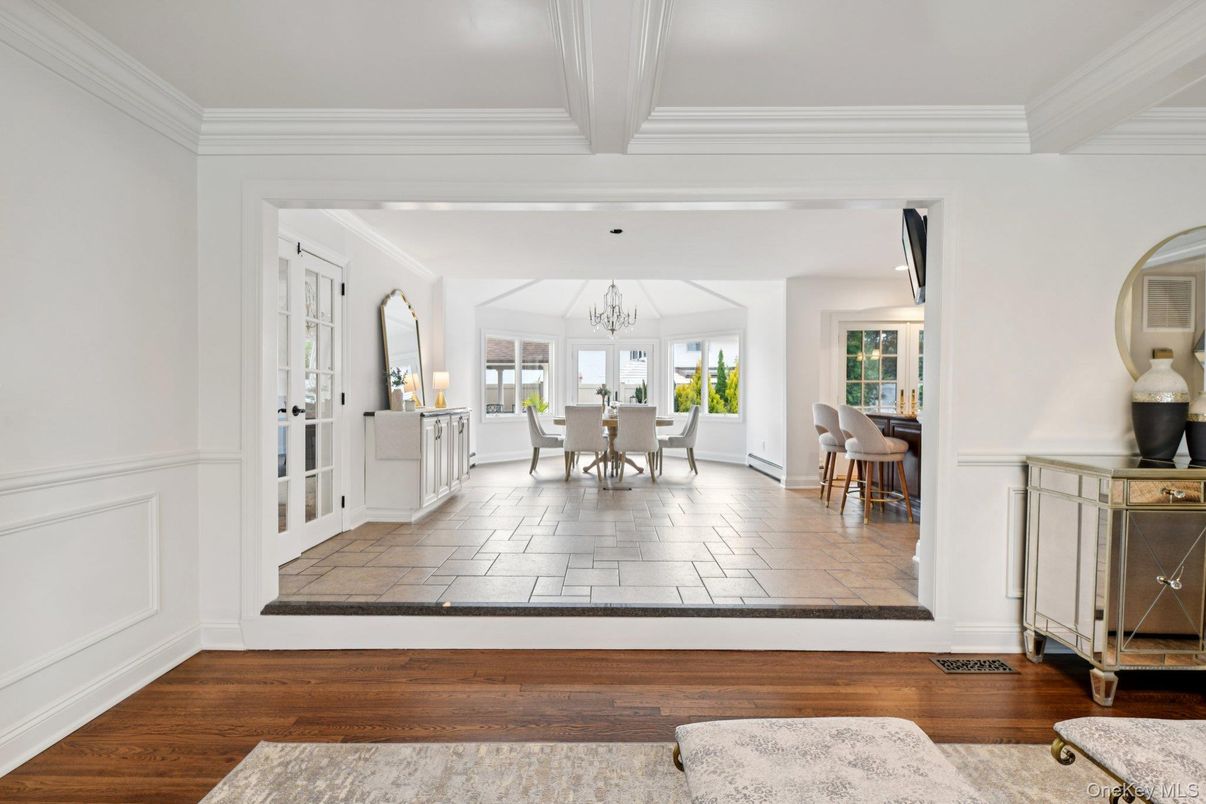 Chandelier, Dining room, Interior, Recessed Lighting, Wood Texture Flooring