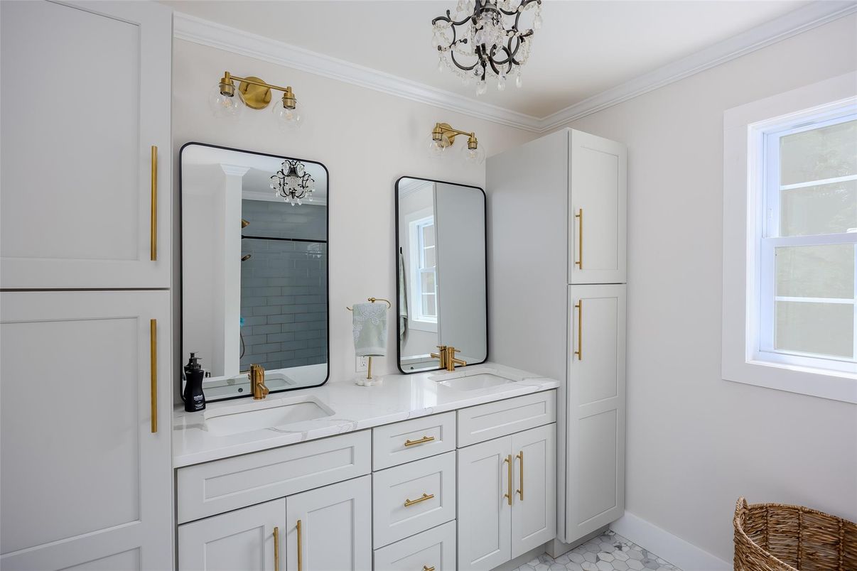 Bathroom, Dual Sink Vanities, Interior
