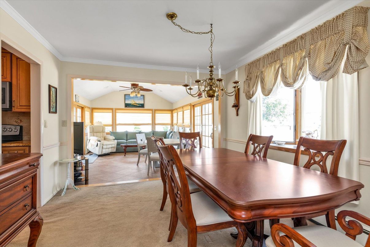 Chandelier, Dining room, Interior, Living room