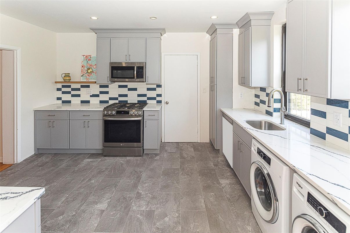 Interior, Kitchen, Recessed Lighting, Washer
