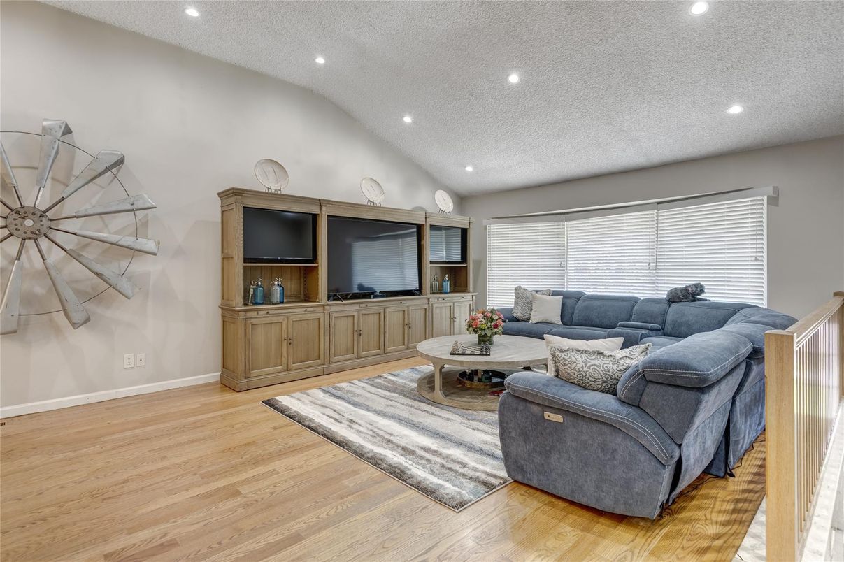 Interior, Living room, Recessed Lighting, Wood Texture Flooring