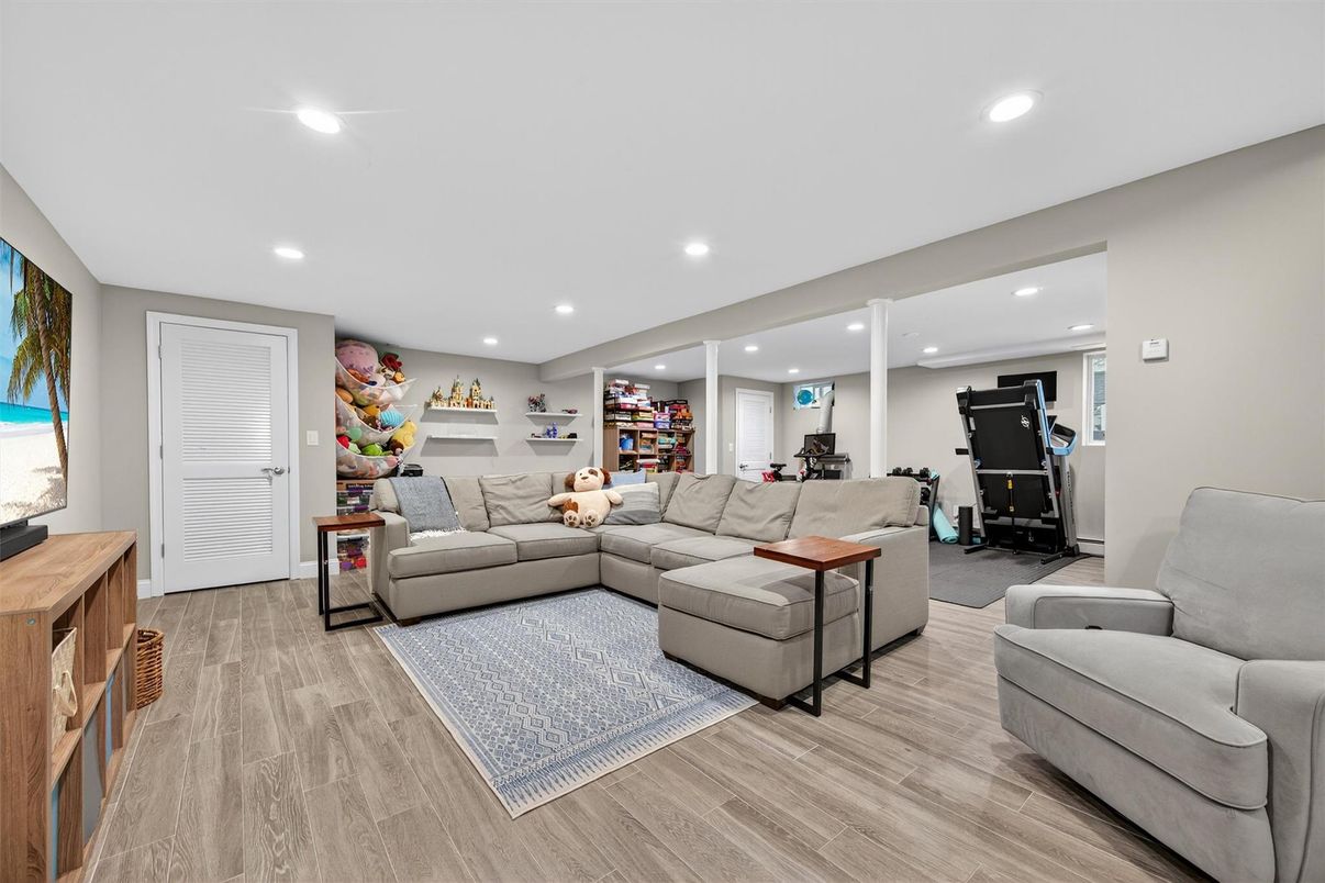 Interior, Living room, Recessed Lighting, Wood Texture Flooring