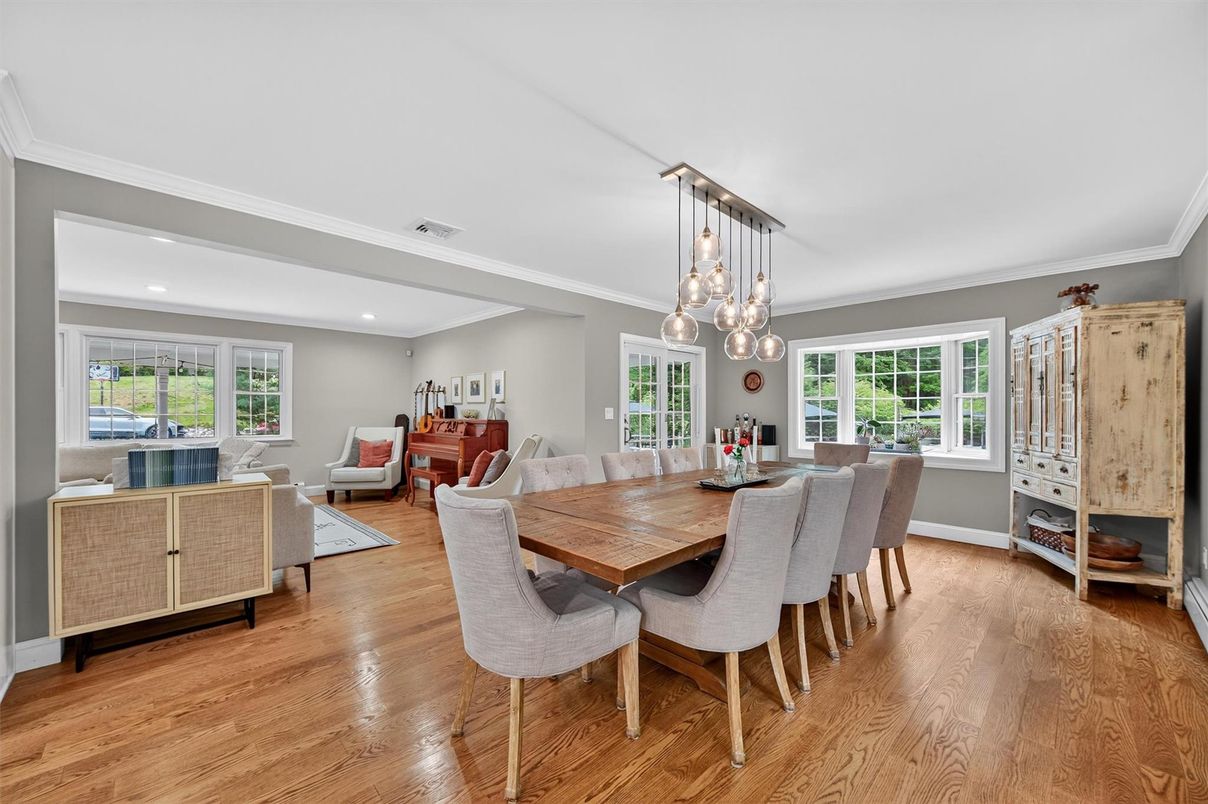 Dining room, Interior, Living room, Pendant Lights, Recessed Lighting, Wood Texture Flooring