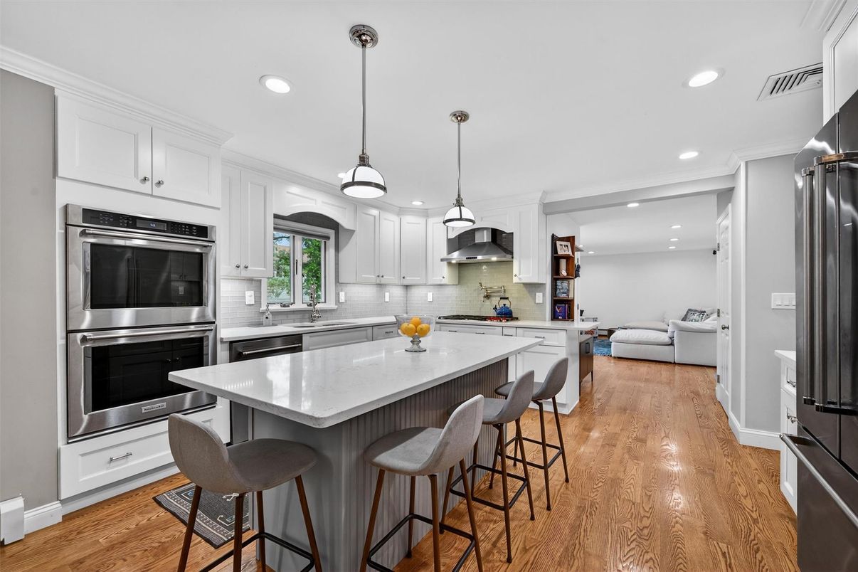 Interior, Kitchen, Living room, Pendant Lights, Recessed Lighting, Stainless Steel Appliances, Wood Texture Flooring