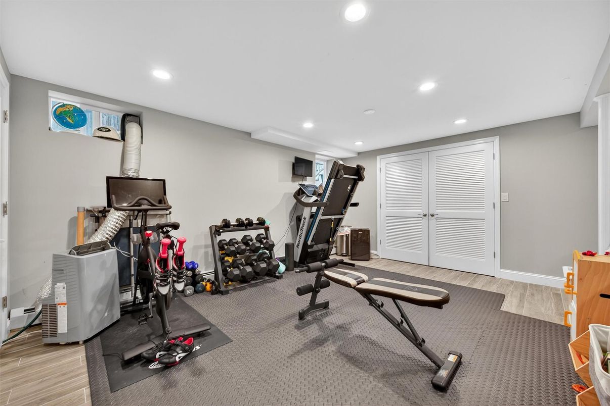 Fitness Equipment, Interior, Recessed Lighting, Wood Texture Flooring