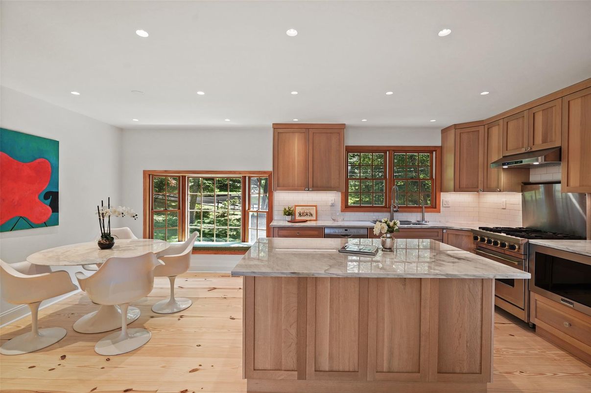 Dining room, Interior, Kitchen, Recessed Lighting, Stainless Steel Appliances, Wood Texture Flooring