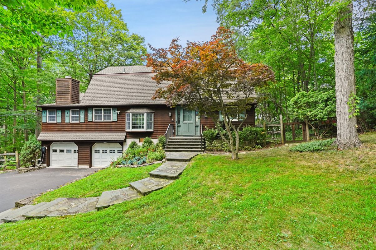 Attached, Backyard, Exterior, Facade, Split Level