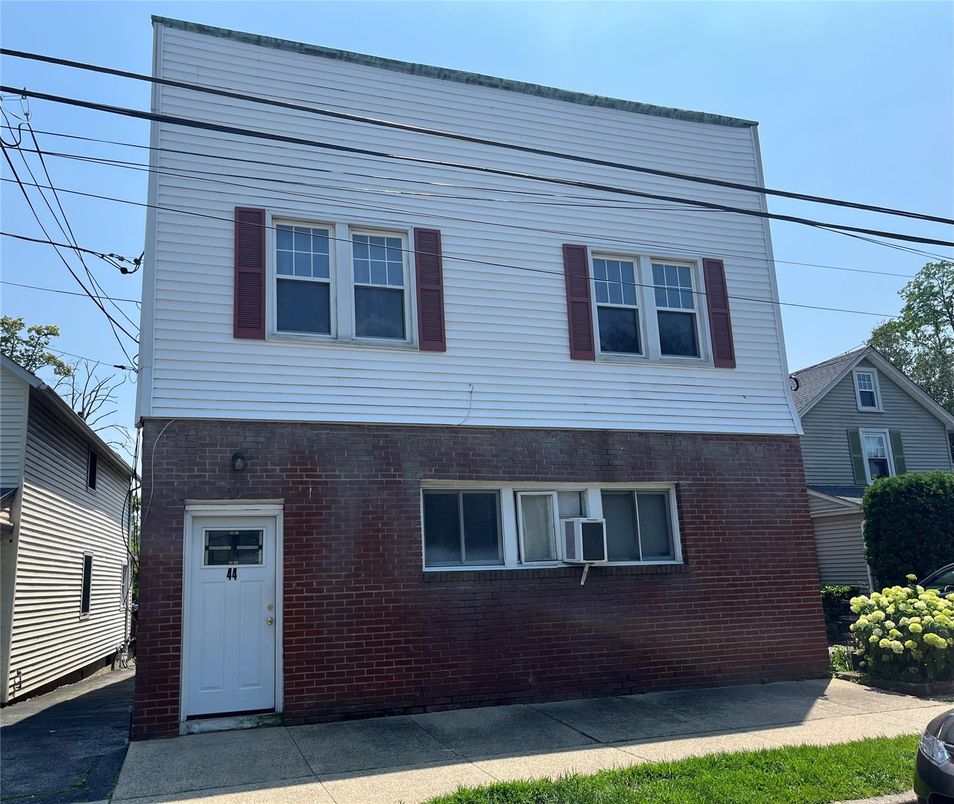 Exterior, Facade, Brick Facade, Rowhouse