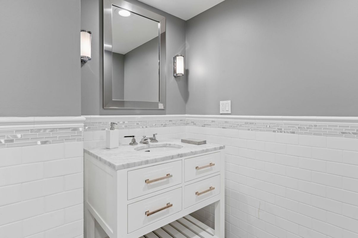 Bathroom, Interior, Recessed Lighting