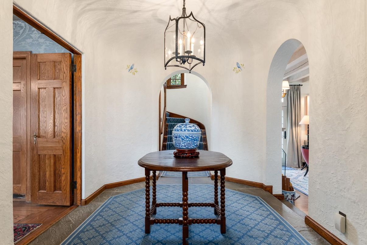 Interior, Pendant Lights, Wood Texture Flooring