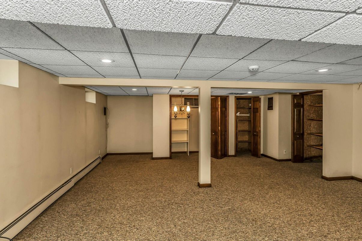 Empty room, Interior, Recessed Lighting