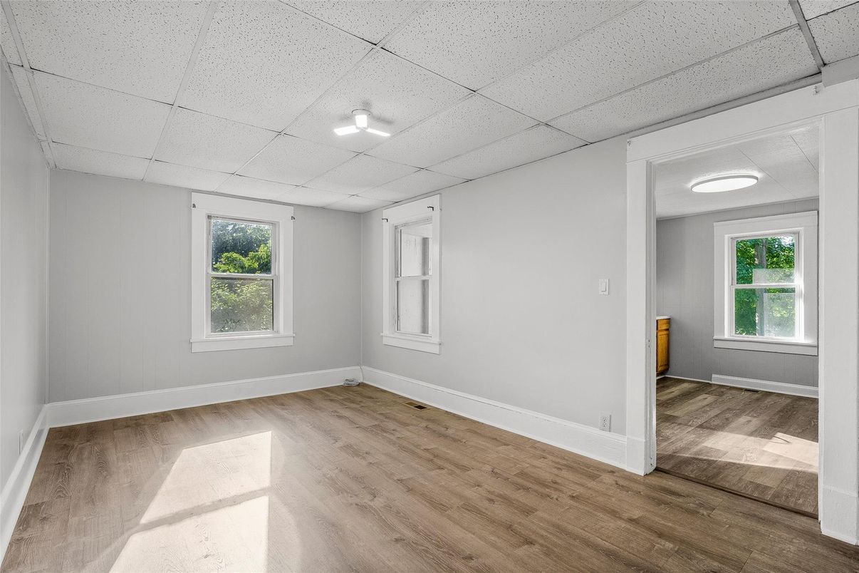Empty room, Interior, Recessed Lighting, Wood Texture Flooring