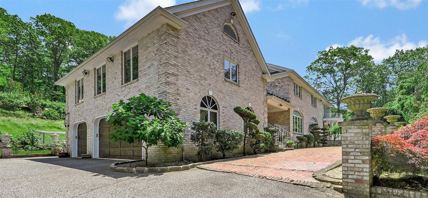 Attached, Exterior, Facade, Brick Facade, Rowhouse
