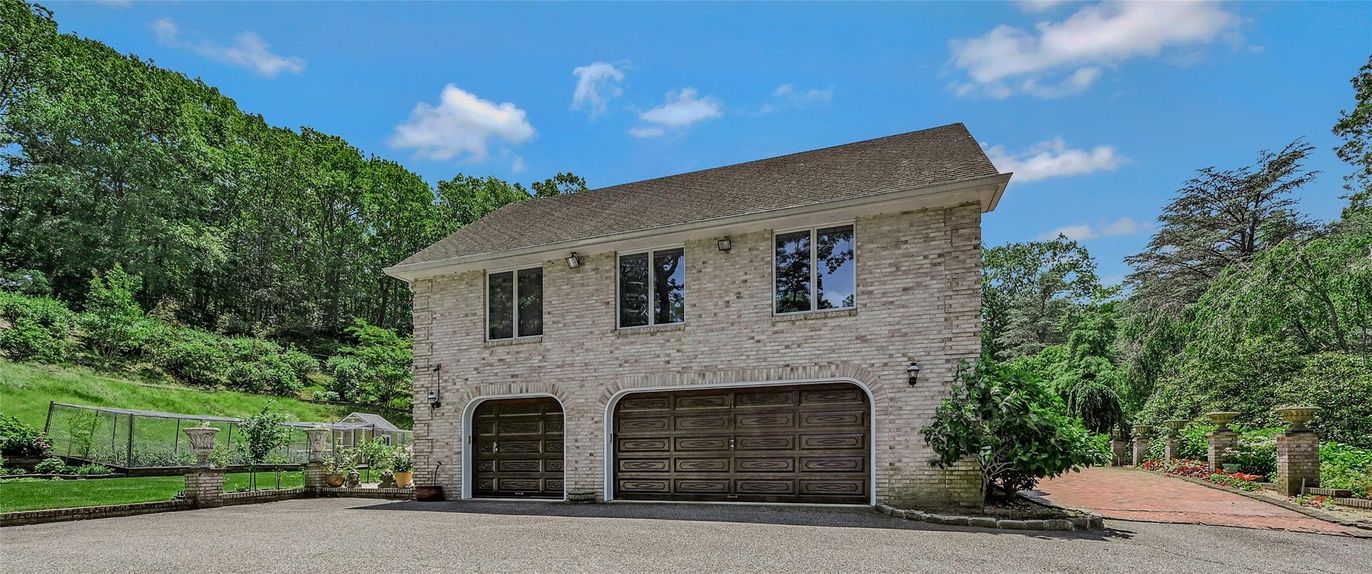 Attached, Exterior, Facade, Brick Facade, Georgian