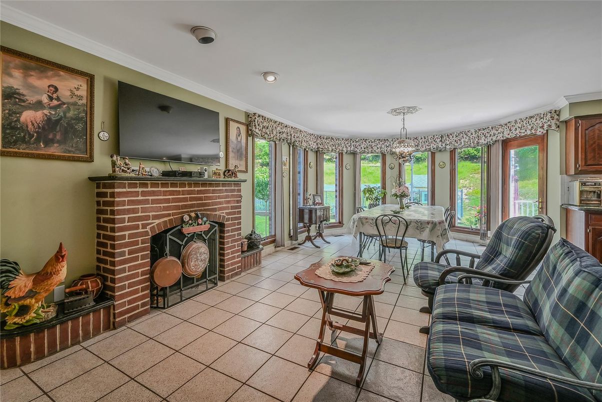 Chandelier, Dining room, Fireplace, Interior