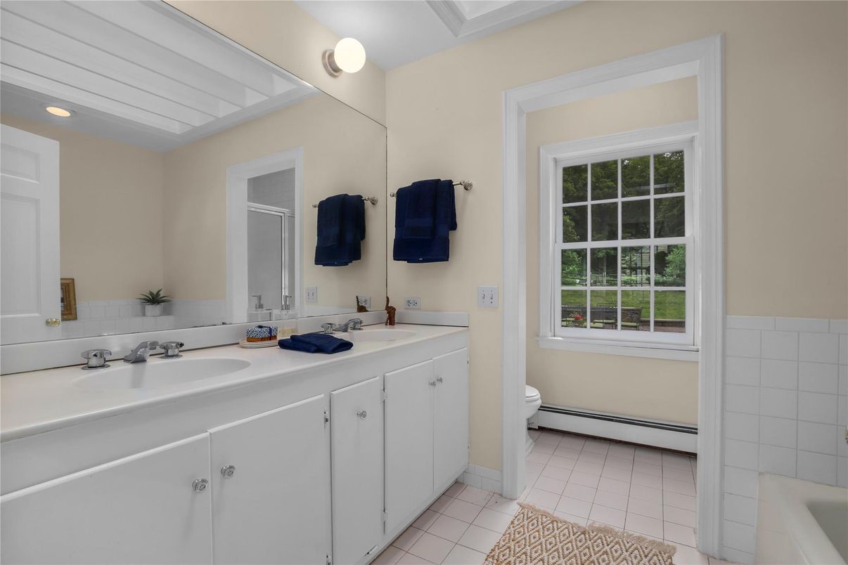 Bathroom, Dual Sink Vanities, Interior, Recessed Lighting