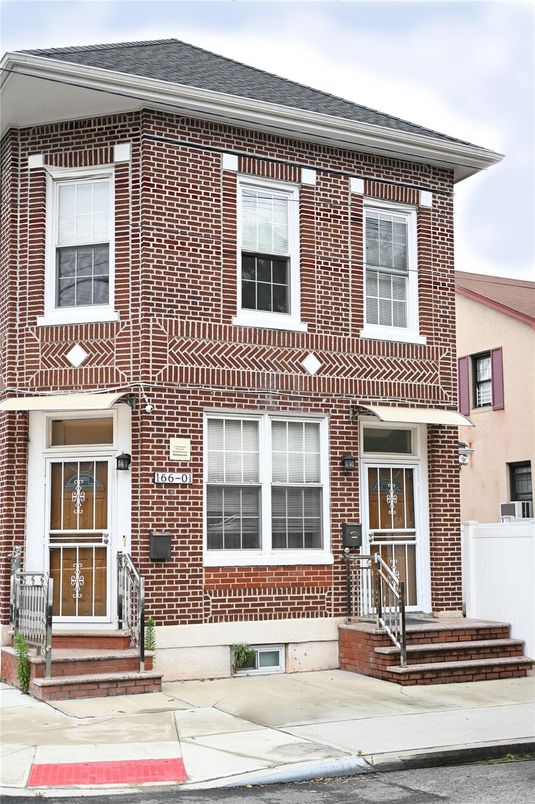 Exterior, Facade, Brick Facade, Georgian
