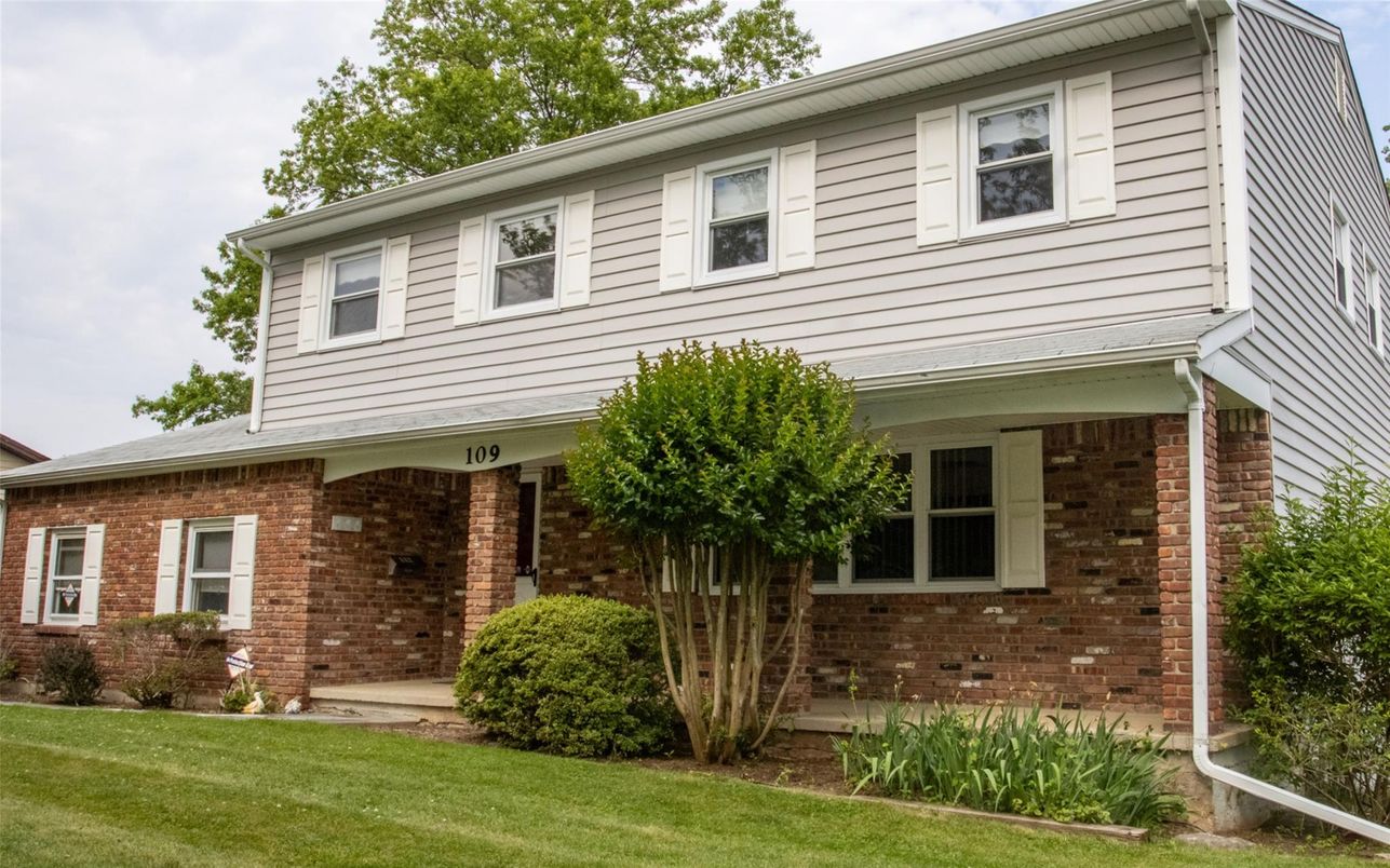 Exterior, Facade, Brick Facade, Split Level