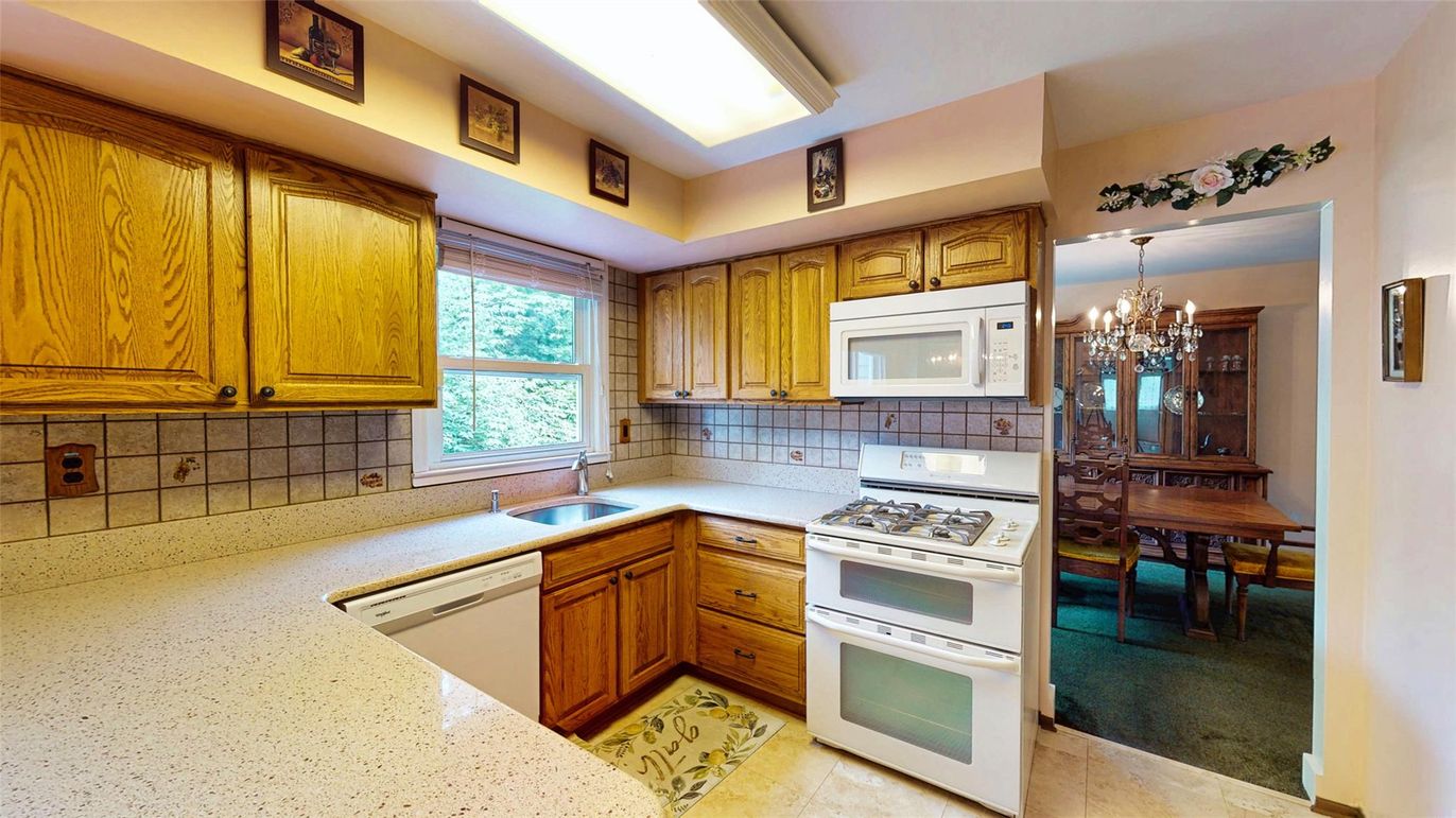 Chandelier, Dining room, Interior, Kitchen