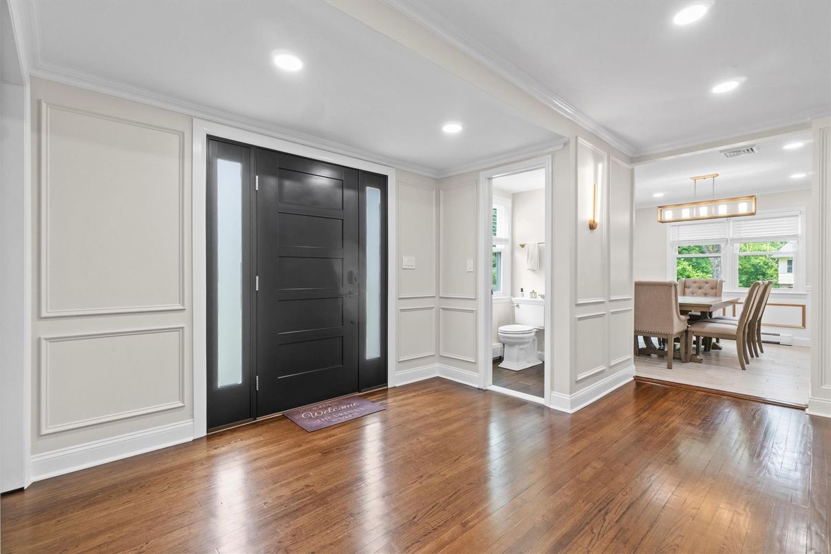 Bathroom, Dining room, Interior, Pendant Lights, Recessed Lighting, Wood Texture Flooring