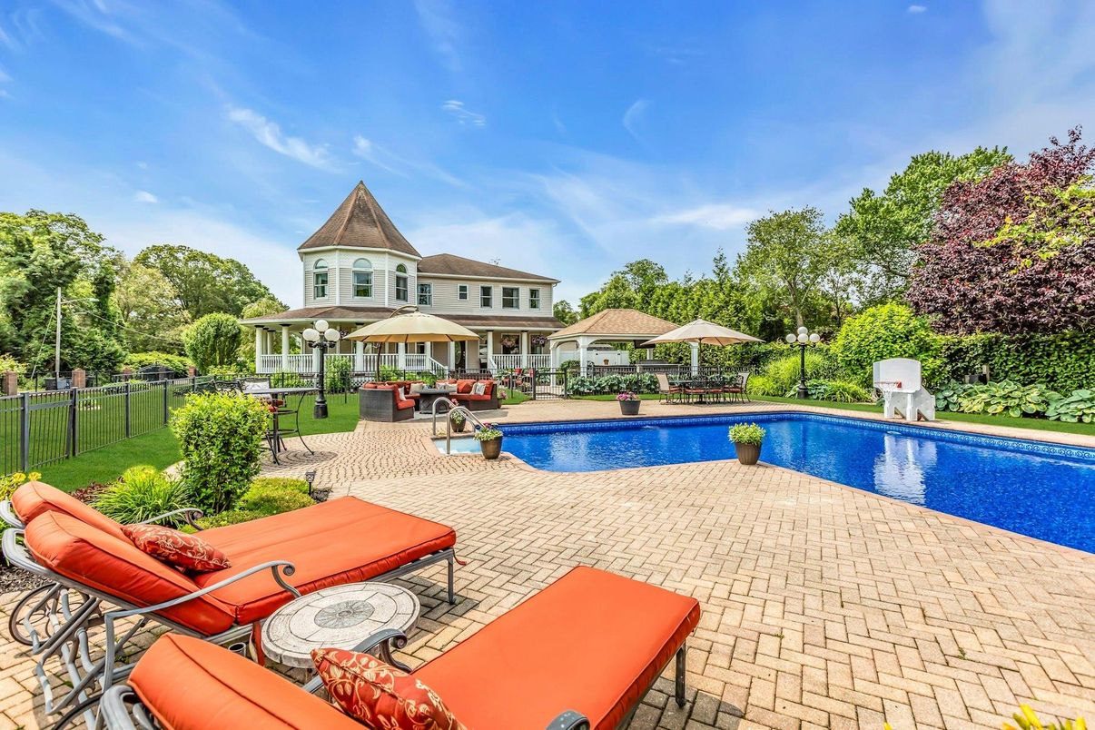 Exterior, Pool