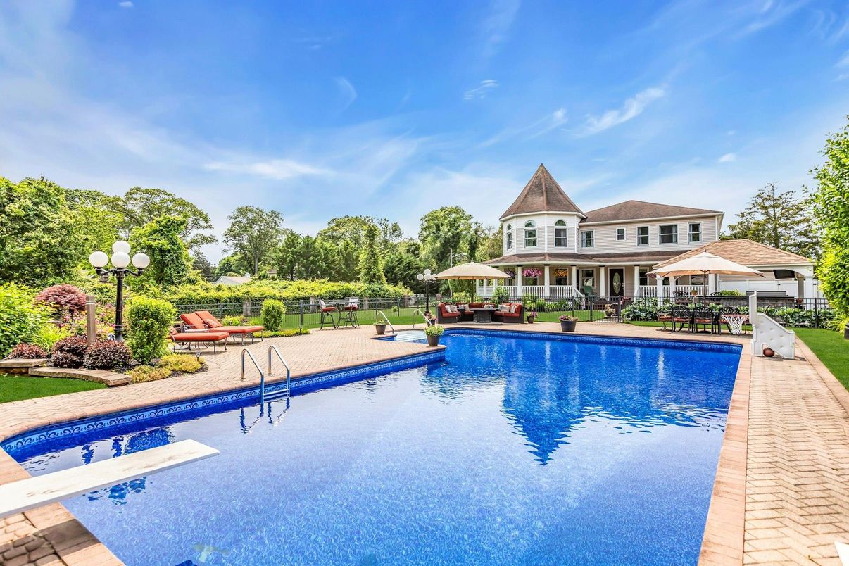 Exterior, Pool