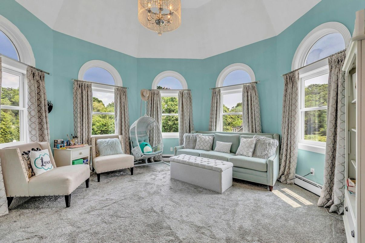 Chandelier, Interior, Living room