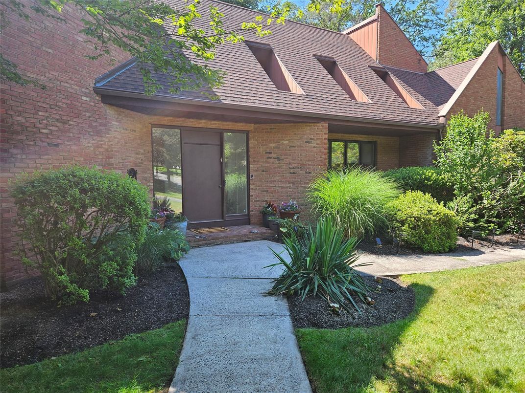 Exterior, Facade, Brick Facade, Cape Cod