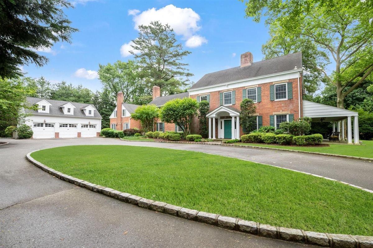 Attached, Backyard, Exterior, Facade, Brick Facade, Georgian