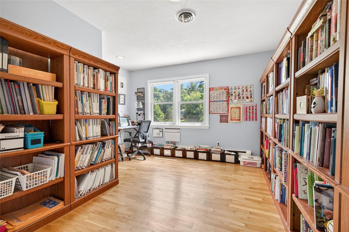 Home Office, Interior, Recessed Lighting, Wood Texture Flooring