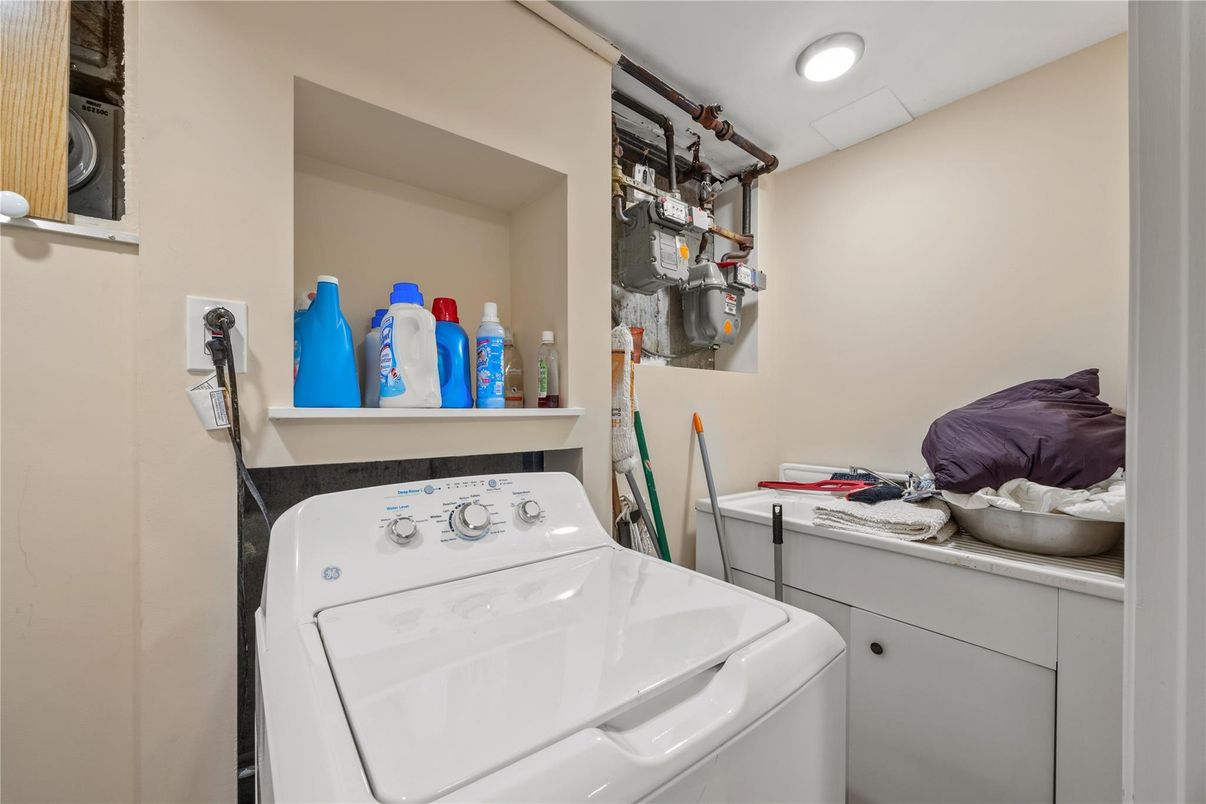 Interior, Recessed Lighting, Utility Closets, Washer