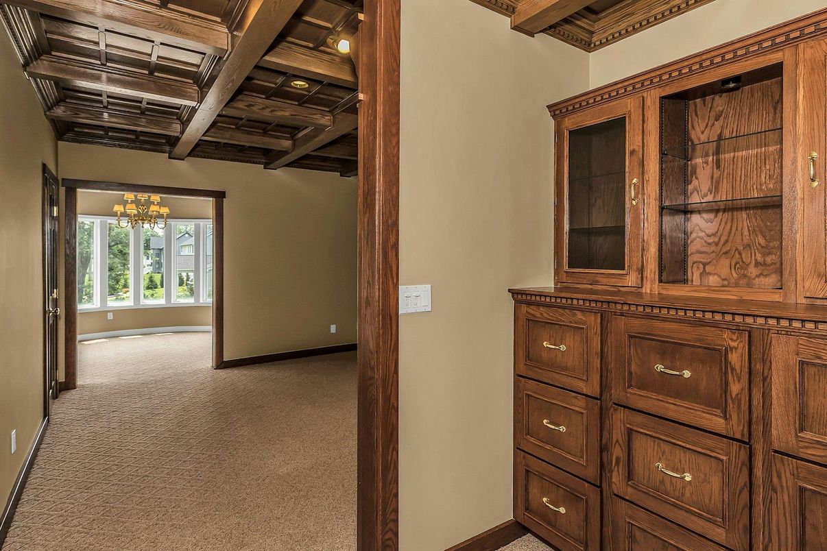 Chandelier, Empty room, Interior, Wooden Beams, Wooden Ceilings